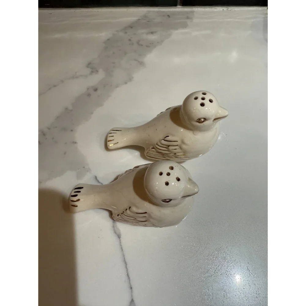 VINTAGE WHITE DOVE Bird SALT & PEPPER SHAKERS JAPAN Hand painted Japan